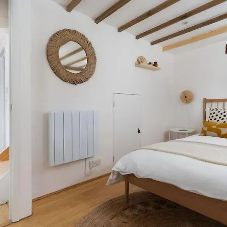 Holiday home Porthcurno Barns, The Cart - Cosy Cottage, Walk To Porthcurno Beach, Pedn Vouder & Minack Theatre