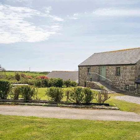 Holiday home Porthcurno Barns, The Cart - Cosy Cottage, Walk To Porthcurno Beach, Pedn Vouder & Minack Theatre